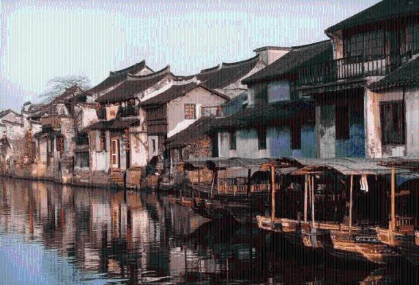 白色露脐T恤搭配蓝色紧身牛仔裤，可盐可甜，大秀优美身材曲线，你喜欢吗？游戏画面