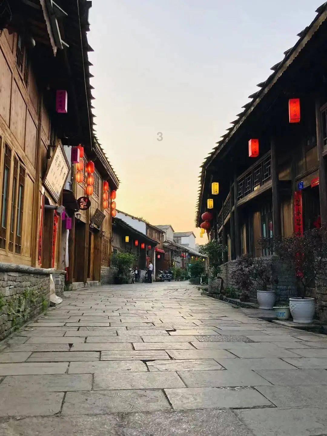 区县人大｜花溪区第十八届人大常委会第十八次会议召开